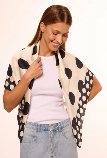 Pañuelo Poá- Satén de Seda/ 100x100 - Scarfme | Bufandas, Pañuelos, Chales, Turbantes