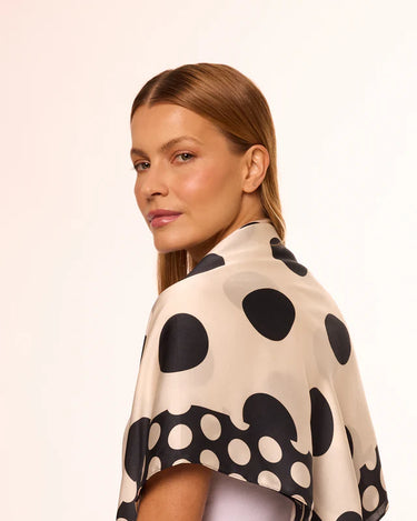 Pañuelo Poá- Satén de Seda/ 100x100 - Scarfme | Bufandas, Pañuelos, Chales, Turbantes