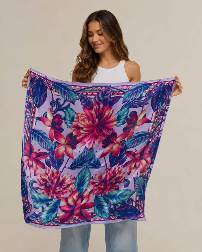 Pañuelo Flor Flamingo - Satén de Seda/ 90x90 - Scarfme | Bufandas, Pañuelos, Chales, Turbantes