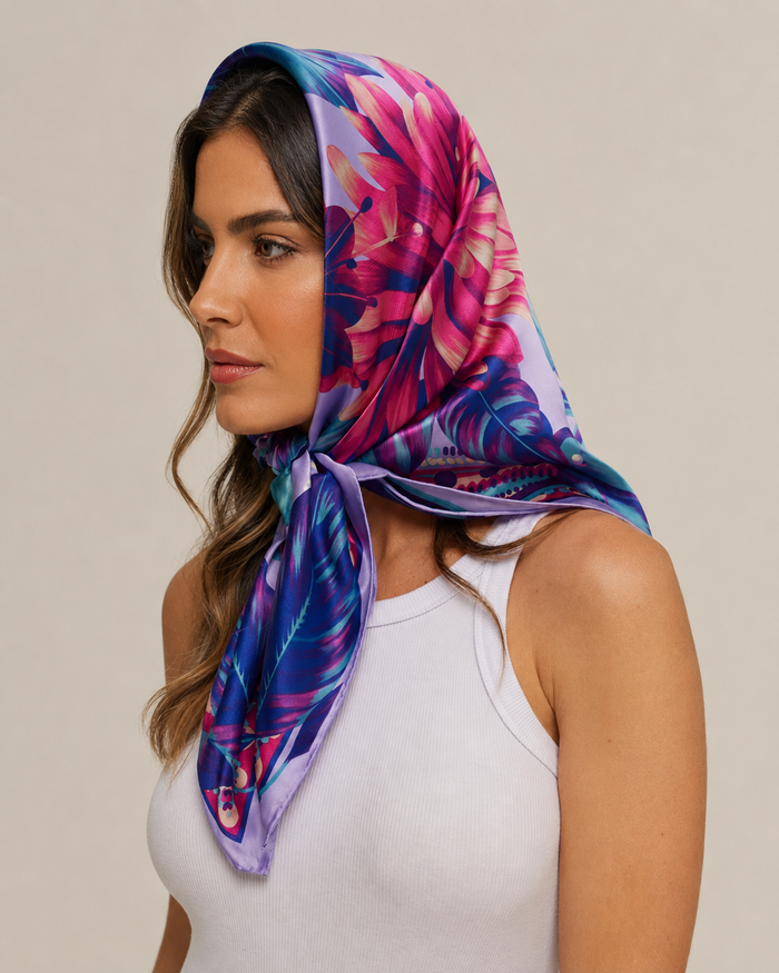 Pañuelo Flor Flamingo - Satén de Seda/ 90x90 - Scarfme | Bufandas, Pañuelos, Chales, Turbantes