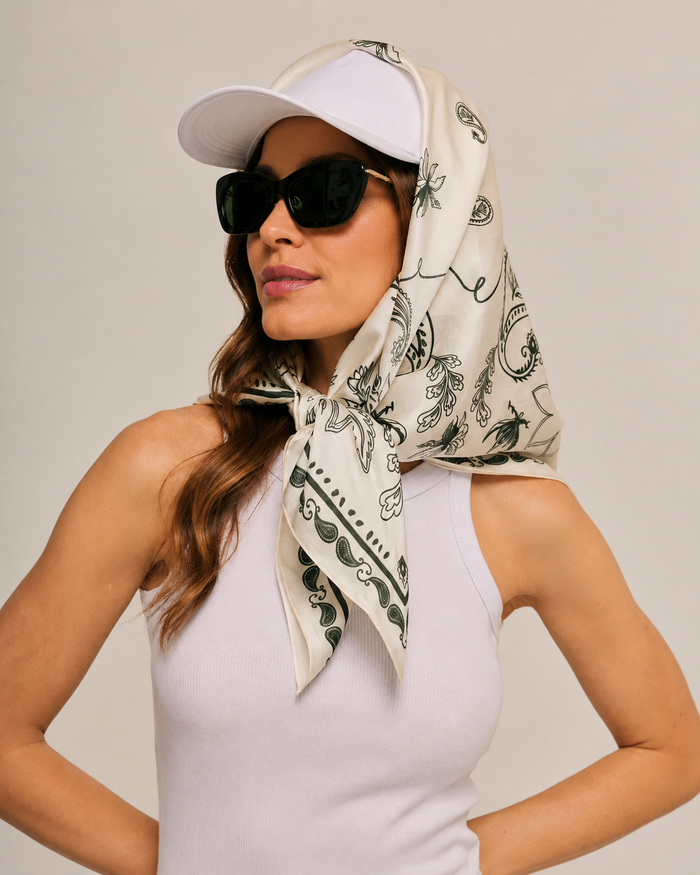 Pañuelo Bandana Gloriosa Off White - Satén de Seda/ 90x90 - Scarfme | Bufandas, Pañuelos, Chales, Turbantes