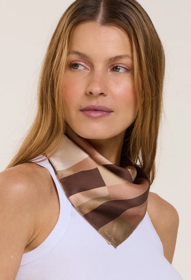 Pañuelo Pilar Mocha- Sáten de Seda/ 40x40