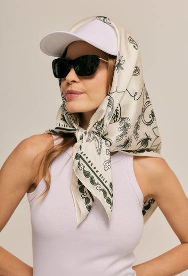 Pañuelo Bandana Gloriosa Off White - Satén de Seda/ 90x90 - Scarfme | Bufandas, Pañuelos, Chales, Turbantes