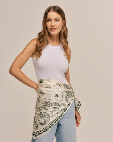 Pañuelo Bandana Gloriosa Off White - Satén de Seda/ 90x90 - Scarfme | Bufandas, Pañuelos, Chales, Turbantes