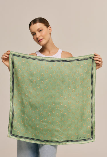 Pañuelo Gravataria Green- Satén de Seda/ 65x65 - Scarfme | Bufandas, Pañuelos, Chales, Turbantes