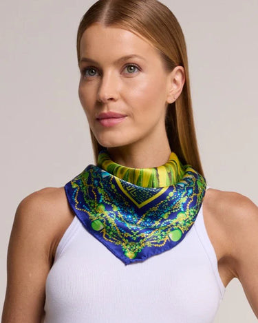 Pañuelo Cocar Brasil- Twill de Seda/ 50x50 - Scarfme | Bufandas, Pañuelos, Chales, Turbantes