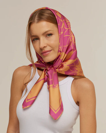 Pañuelo Flor de Poder- Satén de Poliester/ 90x90 - Scarfme | Bufandas, Pañuelos, Chales, Turbantes