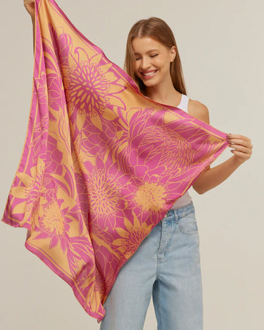 Pañuelo Flor de Poder- Satén de Poliester/ 90x90 - Scarfme | Bufandas, Pañuelos, Chales, Turbantes