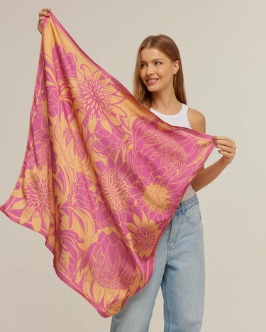 Pañuelo Flor de Poder- Satén de Poliester/ 90x90 - Scarfme | Bufandas, Pañuelos, Chales, Turbantes