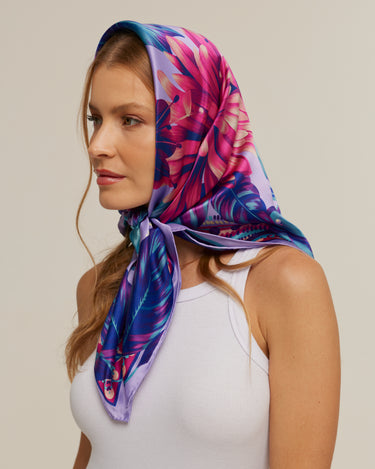 Pañuelo Flor Flamingo - Satén de Seda/ 90x90 - Scarfme | Bufandas, Pañuelos, Chales, Turbantes