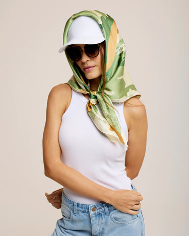 Pañuelo Manchas Abstratas Verde- Satén de Seda/ 90x90 - Scarfme | Bufandas, Pañuelos, Chales, Turbantes