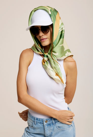 Pañuelo Manchas Abstratas Verde- Satén de Seda/ 90x90 - Scarfme | Bufandas, Pañuelos, Chales, Turbantes