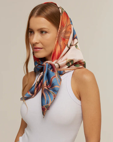 Pañuelo Marble Flowers - Satén de Poliéster/ 90x90 - Scarfme | Bufandas, Pañuelos, Chales, Turbantes