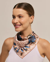 Pañuelo Marble Flowers - Satén de Poliéster/ 50x50 - Scarfme | Bufandas, Pañuelos, Chales, Turbantes