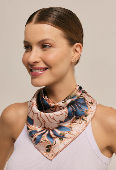 Pañuelo Marble Flowers - Satén de Poliéster/ 50x50 - Scarfme | Bufandas, Pañuelos, Chales, Turbantes