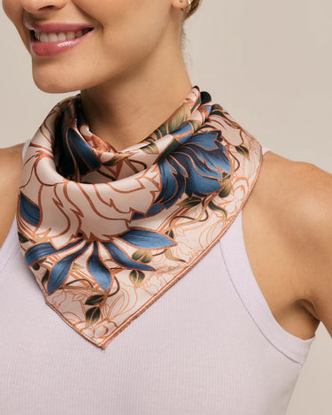 Pañuelo Marble Flowers - Satén de Poliéster/ 50x50 - Scarfme | Bufandas, Pañuelos, Chales, Turbantes