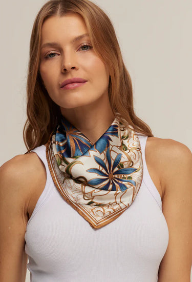 Pañuelo Marble Flowers- Twill de Seda/ 65x65 - Scarfme | Bufandas, Pañuelos, Chales, Turbantes